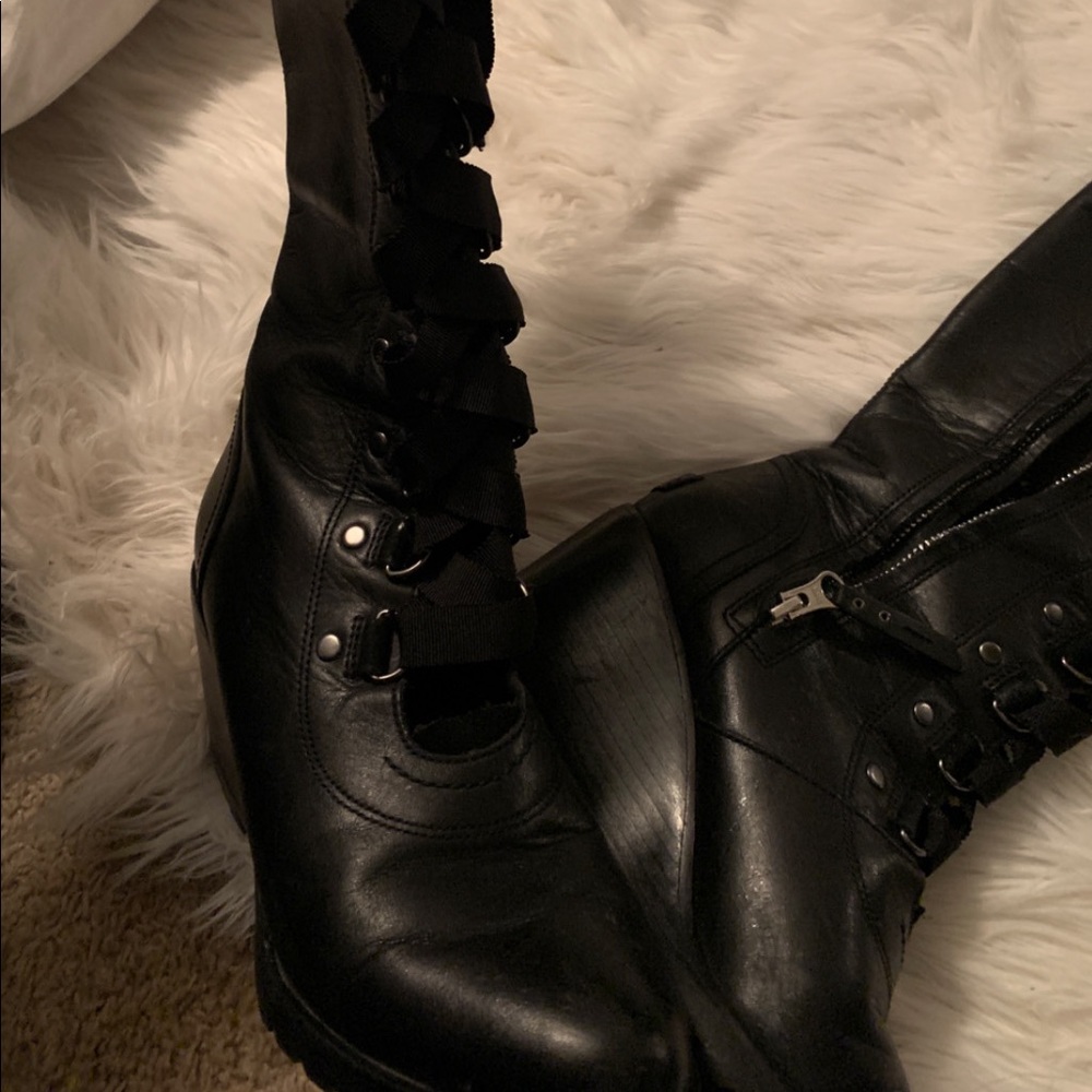 Black waterproof sorel boots